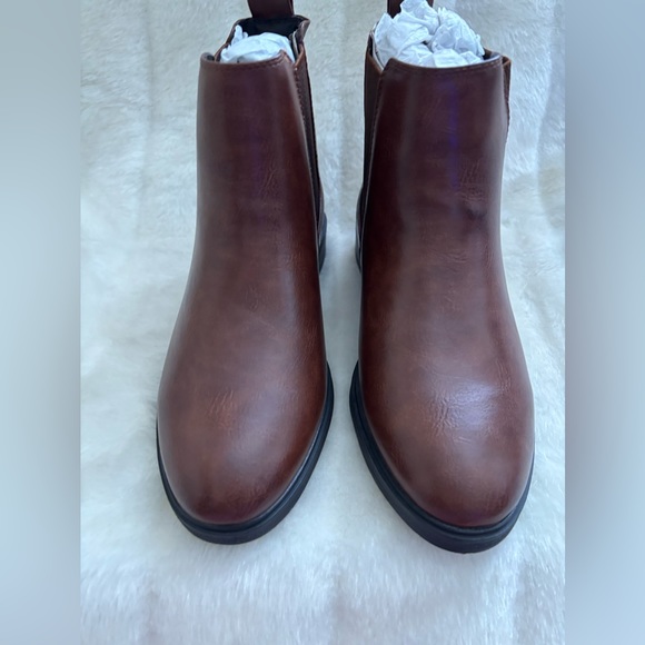 Brown Booties- Ankle Boots Size 4 Youth/6 Women’s - Picture 1 of 9